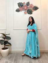 Turquoise velvet anarkali with shawl - kasumi.in